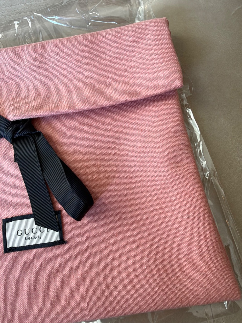 Gucci pink silk pouch - Picture 4 of 8